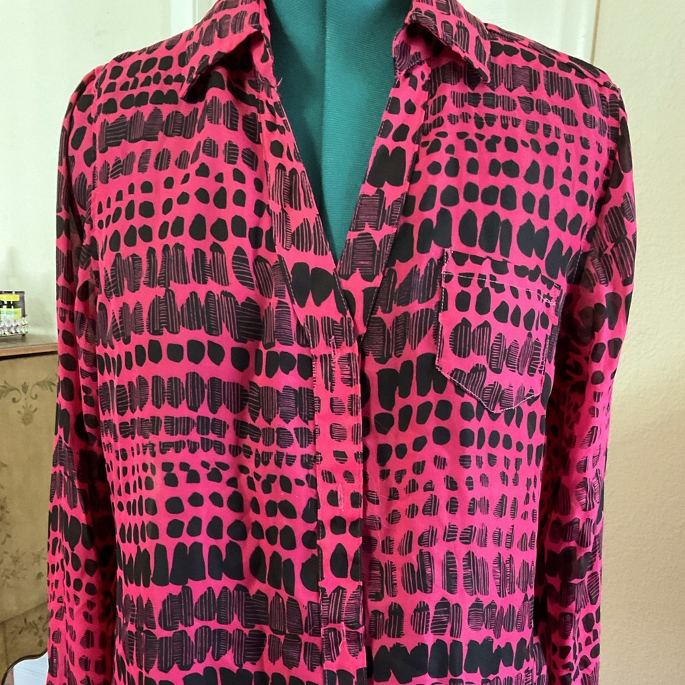 Larsen Grey xl pink long sleeve blouse in new condition.